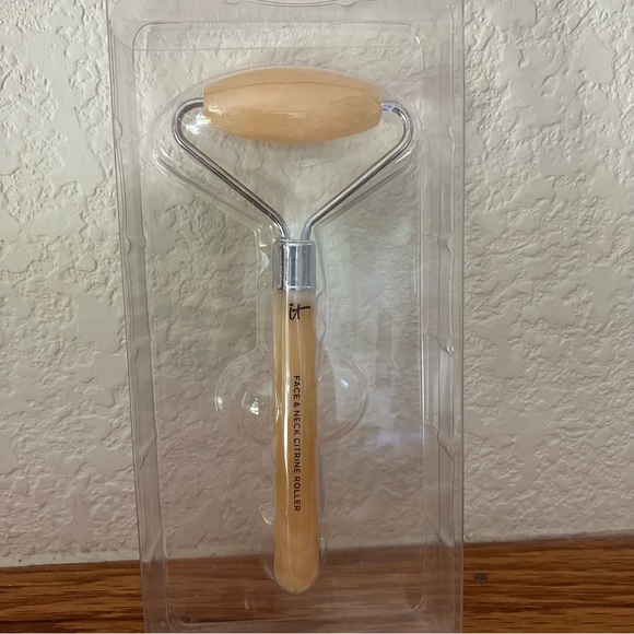 IT COSMETICS Heavenly Luxe Face & Neck Citrine Roller NWT - Picture 4 of 9